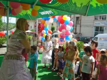Petrecere pe cinste, de 1 Iunie, pentru preșcolari de la trei grădinițe sucevene
