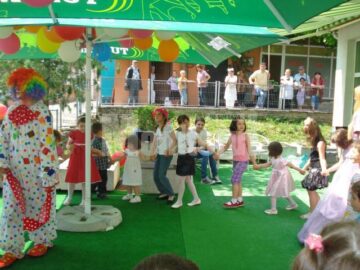 Petrecere pe cinste, de 1 Iunie, pentru preșcolari de la trei grădinițe sucevene