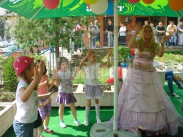 Petrecere pe cinste, de 1 Iunie, pentru preșcolari de la trei grădinițe sucevene