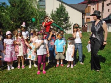 Petrecere pe cinste, de 1 Iunie, pentru preșcolari de la trei grădinițe sucevene
