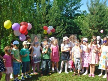 Petrecere pe cinste, de 1 Iunie, pentru preșcolari de la trei grădinițe sucevene