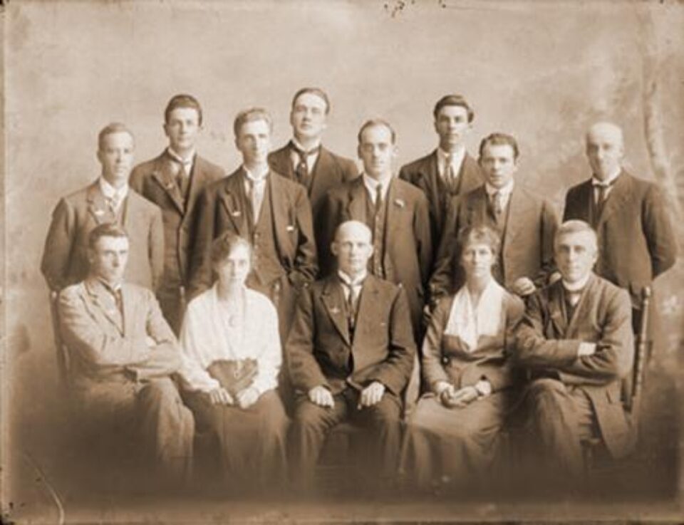 ÎNTÎLNIRE ABSOLVENȚI