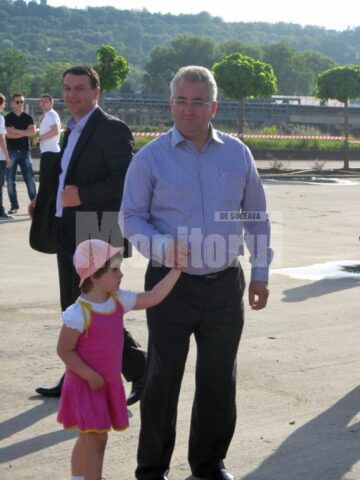 Peste 2.000 de copii au dansat simultan, formând cu trupurile lor micuțe imaginea unui copil