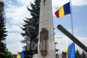 Monumentul Eroilor din Piața “Nada Florilor” din Fălticeni