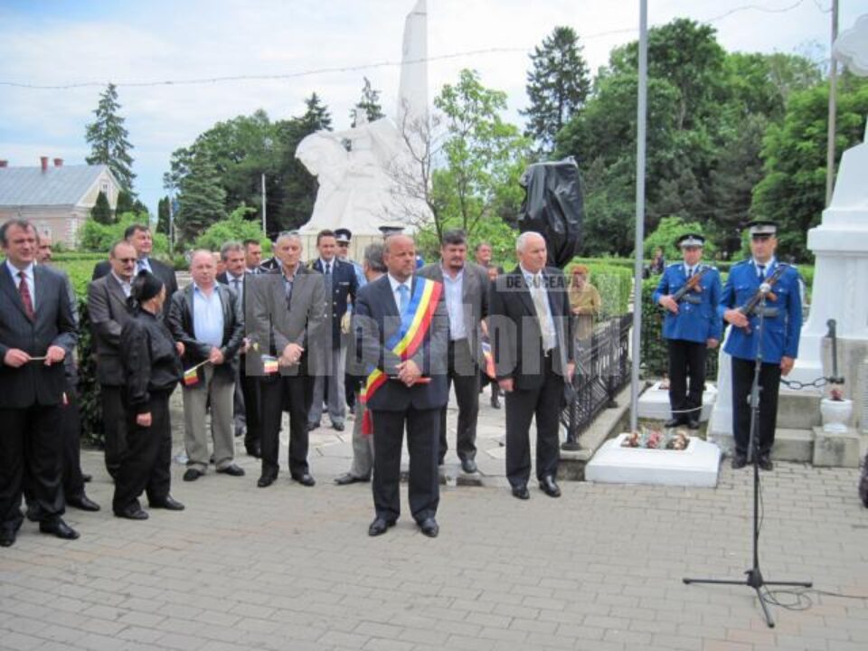 festivitățile organizate cu prilejul zilei de Zilei Eroilor, la Rădăuți