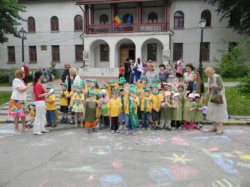 Copii de grădiniță au participat la un concurs de desene pe asfalt