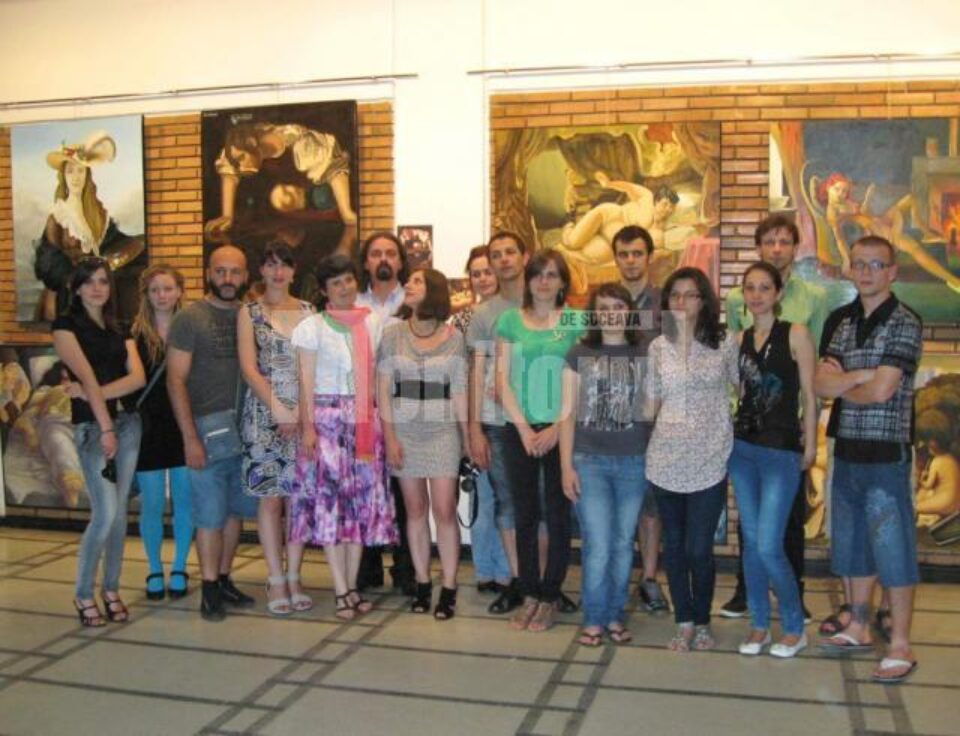 Conf.univ.dr. Cristian Ungureanu și studenții expozanți