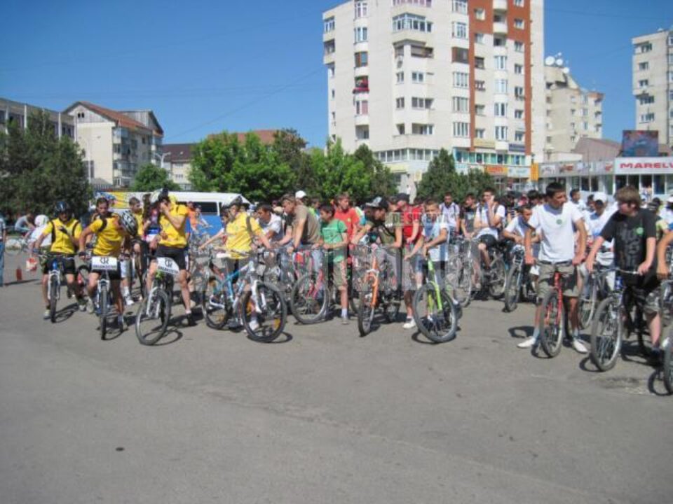 Aproape 250 de rădăuțeni au participat ieri la un tur ciclist de agrement