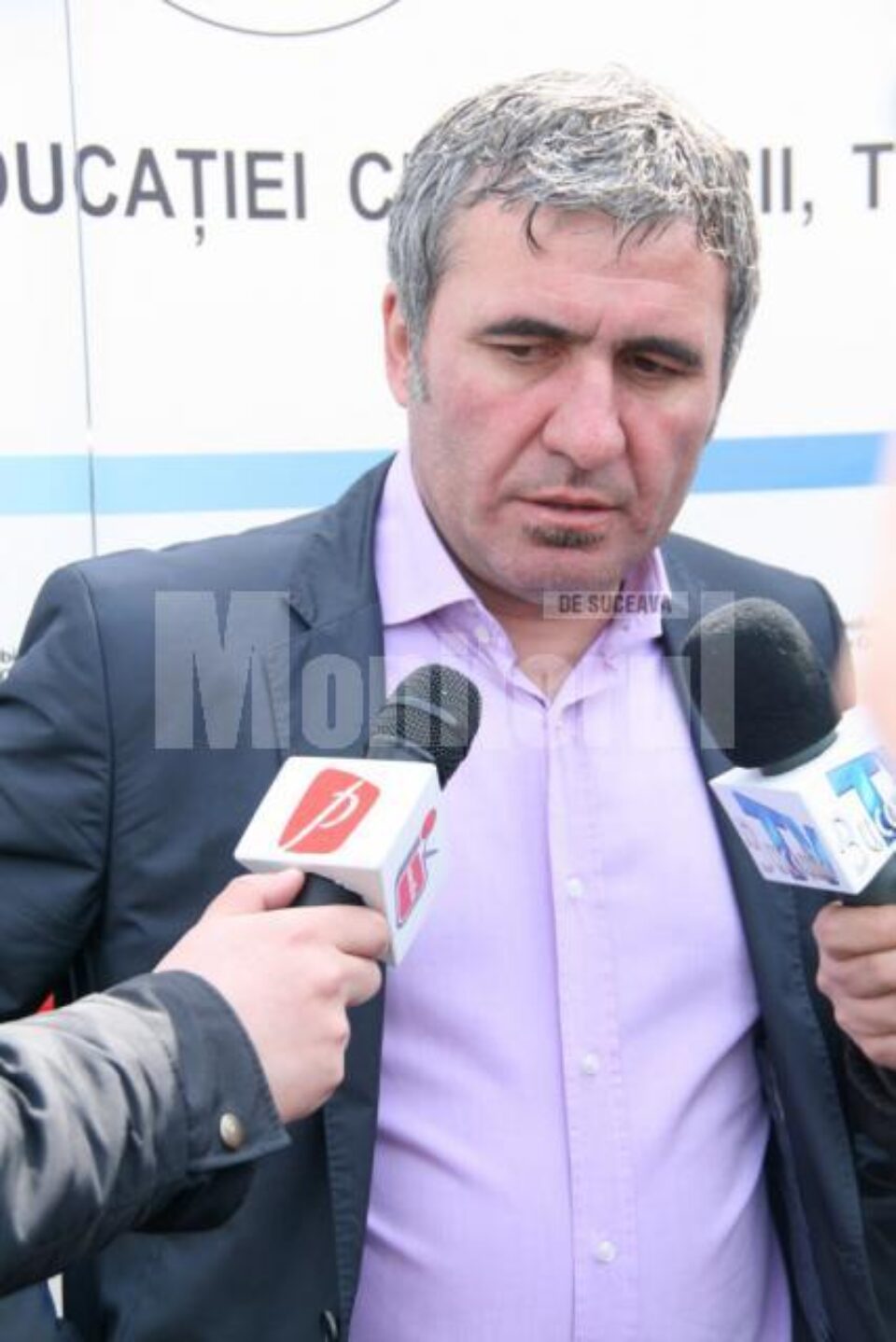 Hagi așteaptă telefonul șefilor FRF