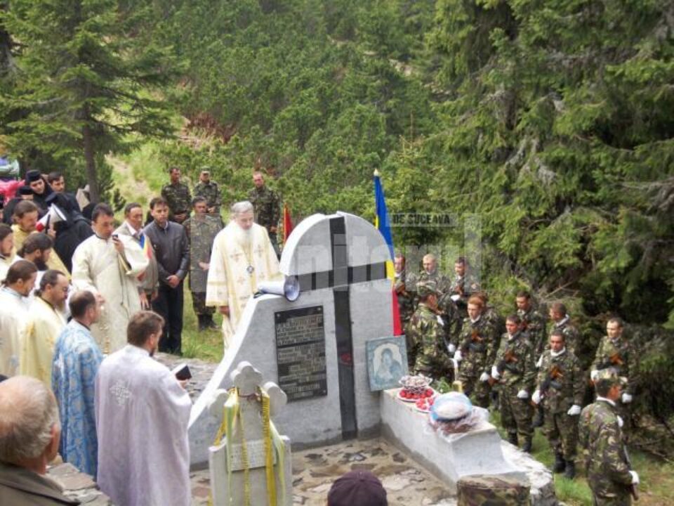 Slujbă la Monumentul Eroilor de la Gruiul Mare