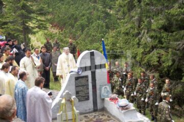 Slujbă la Monumentul Eroilor de la Gruiul Mare