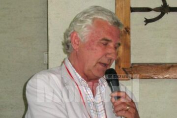 Dirijorul Emil Havriliuc, autorul lucrării Folclor instrumental din nordul Moldovei