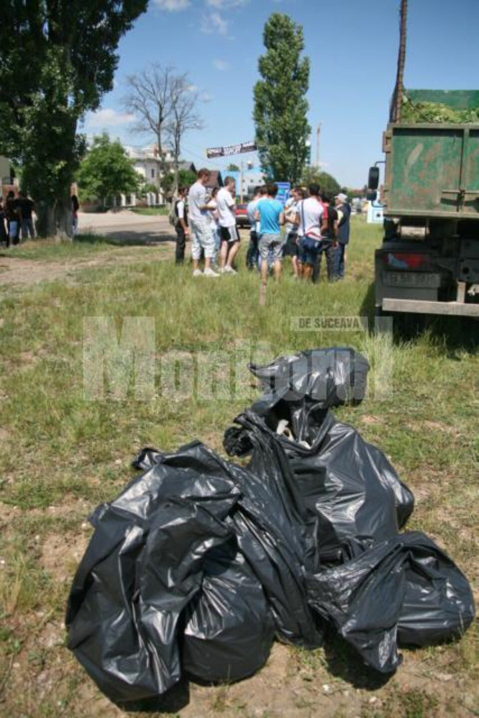 Acțiune de ecologizare și înfrumusețare la intrarea în Suceava dinspre Fălticeni