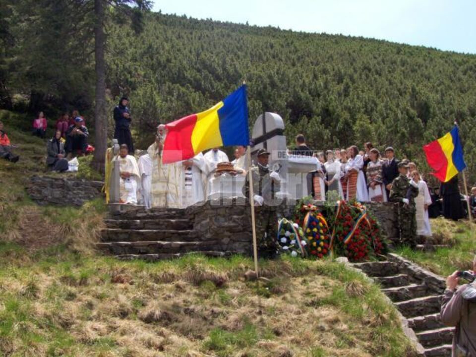 Slujbă la Monumentul Eroilor de la Gruiul Mare
