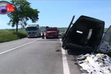 Mașina care transporta lenjeria Spitalului Suceava a luat foc