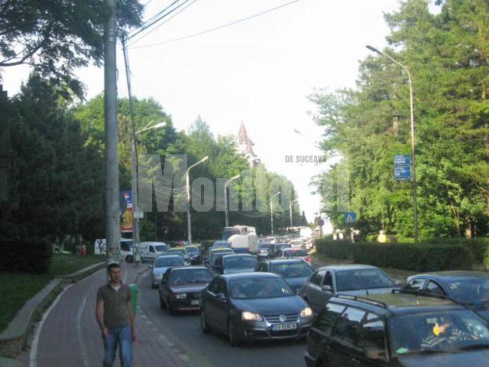 Cei mai ghinioniști șoferi au stat blocați în trafic chiar și o oră