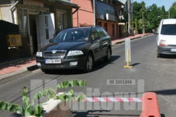 Groapa uriașă de pe strada Alexandru cel Bun, din zona Cimitirului Evreiesc, a apărut peste noapte