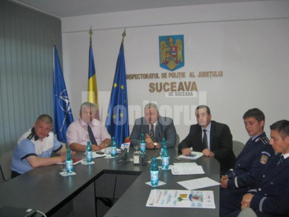 Șefii de la București, Marin Moțoc și Constantin Gabriel, în centrul imaginii, au organizat instruirea de ieri, de la Suceava Șefii de la București, Marin Moțoc și Constantin Gabriel, în centrul imaginii, au organizat instruirea de ieri, de la Suceava