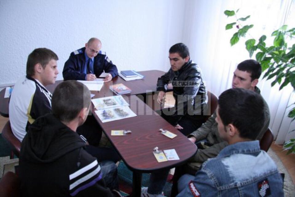 La Școala de Subofițeri Jandarmi Fălticeni, până ieri existau doar 64 de cereri de înscriere La Școala de Subofițeri Jandarmi Fălticeni, până ieri existau doar 64 de cereri de înscriere