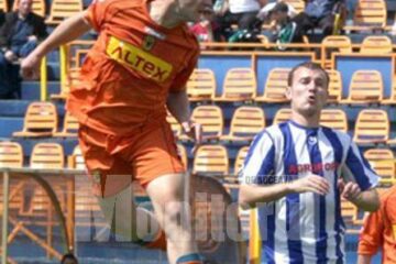 Daniel Cristescu (tricou în dungi) a avut un sezon reușit