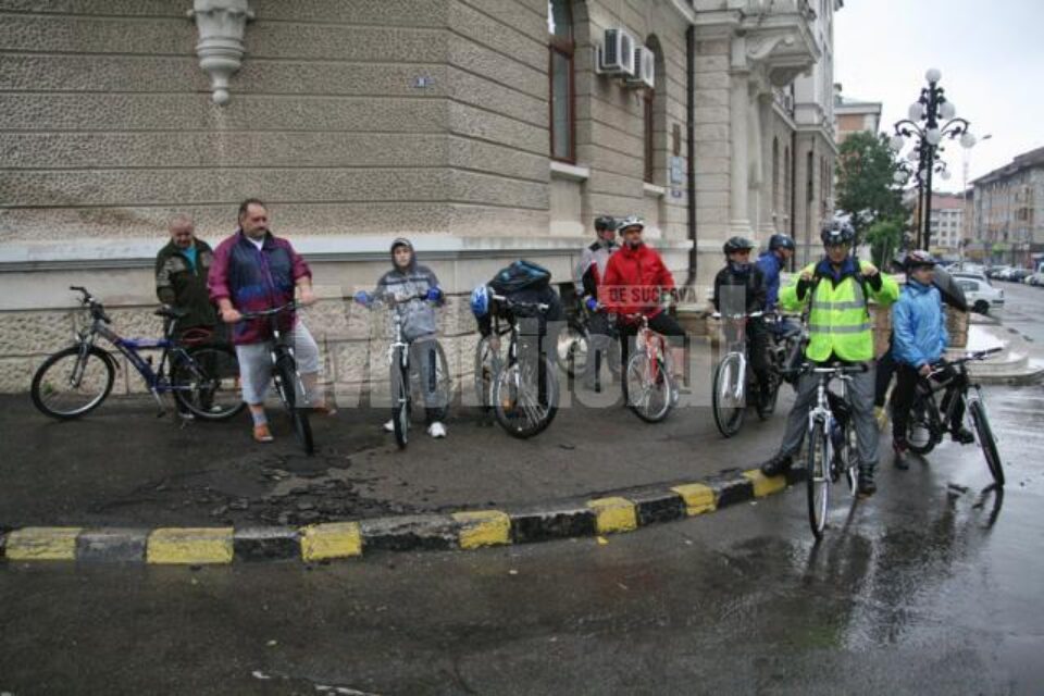 Suceava a pedalat ieri și pe ploaie