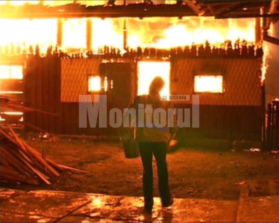 Incendiu devastator la o gospodărie din Vama