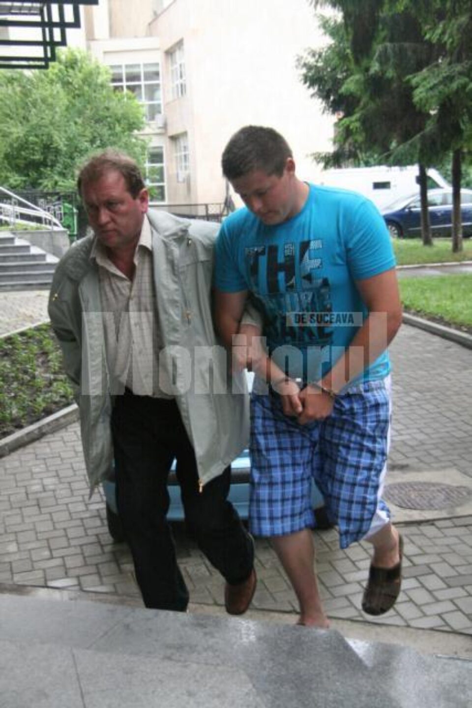 Ionuț Seliuc, adus cu cătușe la mâini în fata procurorilor