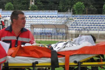 Unul dintre cei trei muncitori răniți care sunt internați la București
