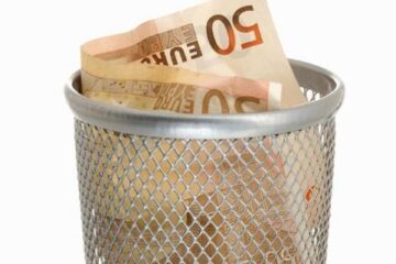 10.000 de euro la gunoi Foto: Shutterstock/Publimedia