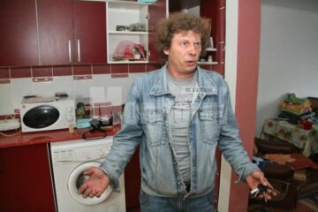Bărbatul susține că șotia i-a luat tot din casa, bunuri, bani și, cel mai important, copilul
