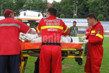 Doi dintre muncitorii arși transportați la București cu elicopterul, au decedat
