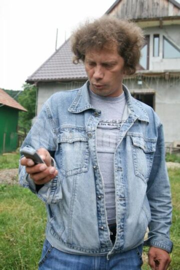 Bărbatul i-a trimis și sms-uri șotiei pentru a o convinge să se întoarcă acasă cu fetița lor