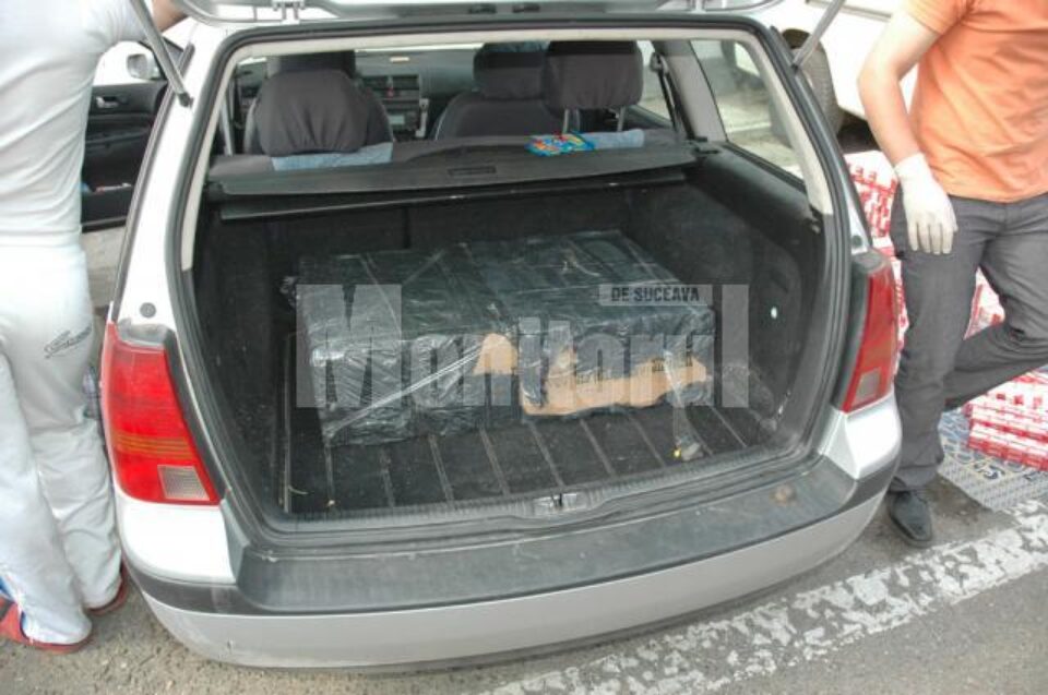Mașina polițistului și țigările din interior