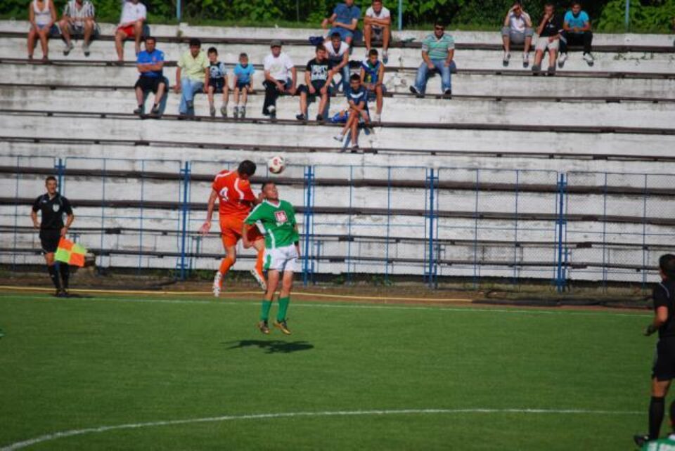 Sporting a promovat în Liga a III-a după un meci echilibrat în compania celor de la FCM II Târgu Mureș. Foto: Codrin ANTON Sporting a promovat în Liga a III-a după un meci echilibrat în compania celor de la FCM II Târgu Mureș. Foto: Codrin ANTON
