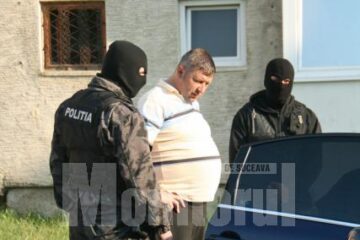 Mașina polițistului comunitar Florin Scripcariuc la percheziție