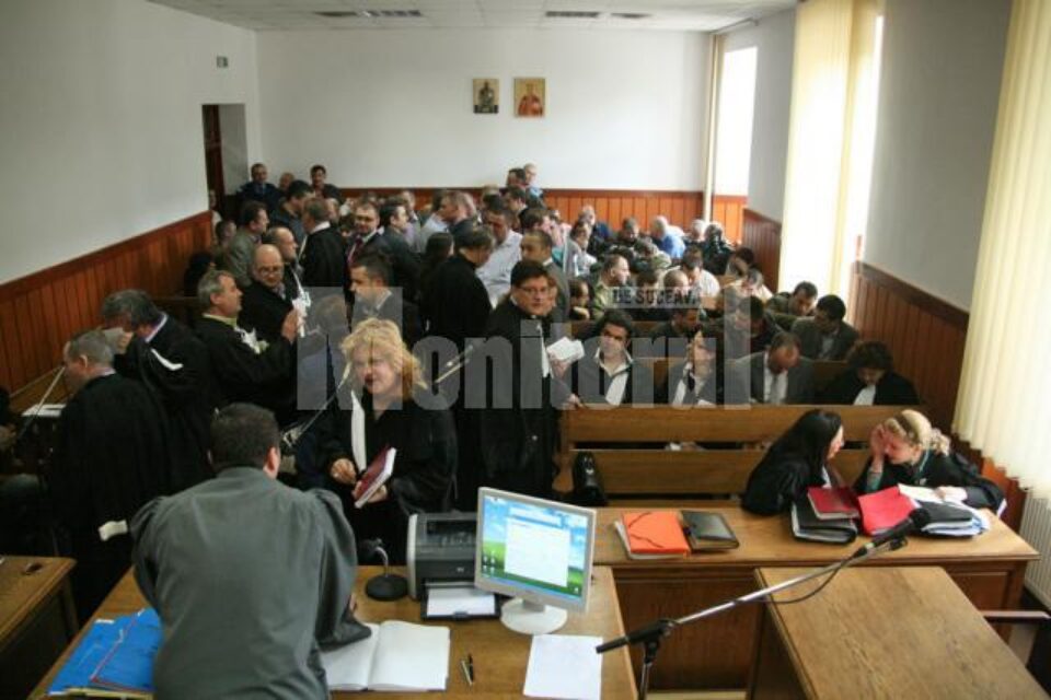 Toată ședința a stat sub semnul unui singur cuvânt: amânare