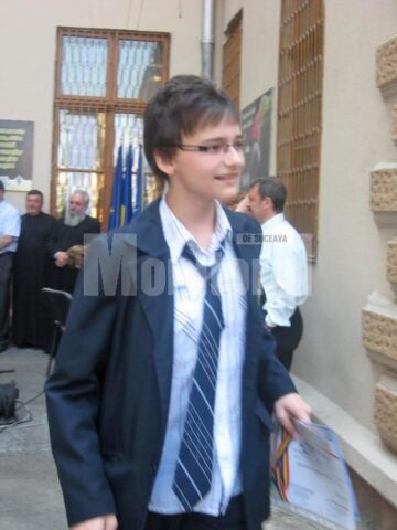 Lucian Bicsi a terminat gimnaziul la Stefan cel mare cu toate mediile de 10