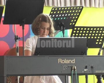 Moment din spectacolul organizat de elevii Școlii Populare de Arte