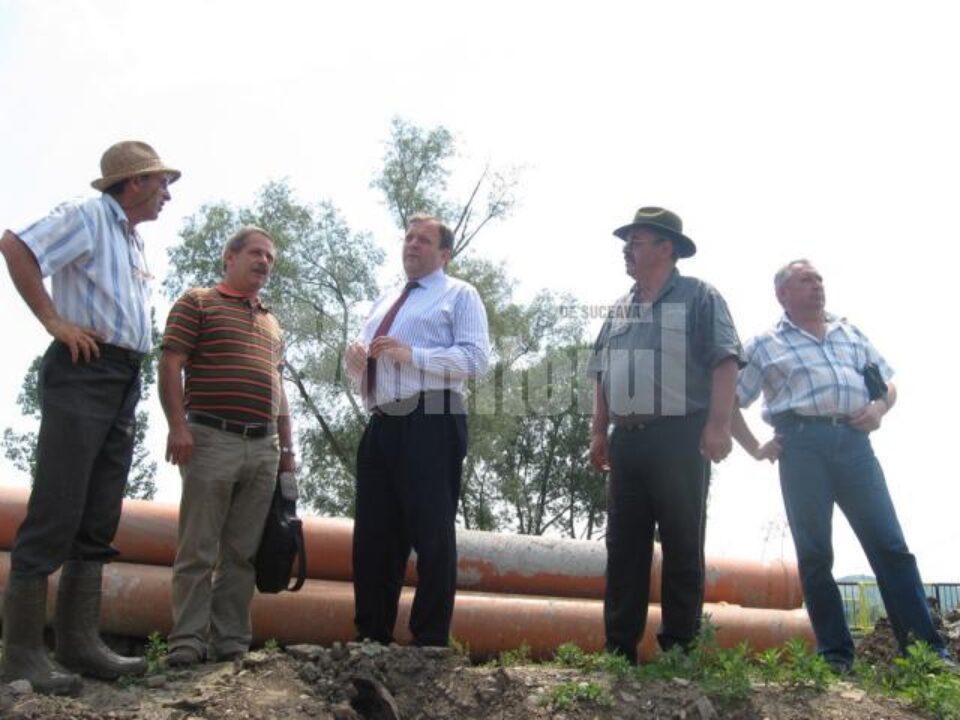 Gheorghe Flutur a inspectat lucrările de refacere a liniei ferate dintre Suceava și Cacica