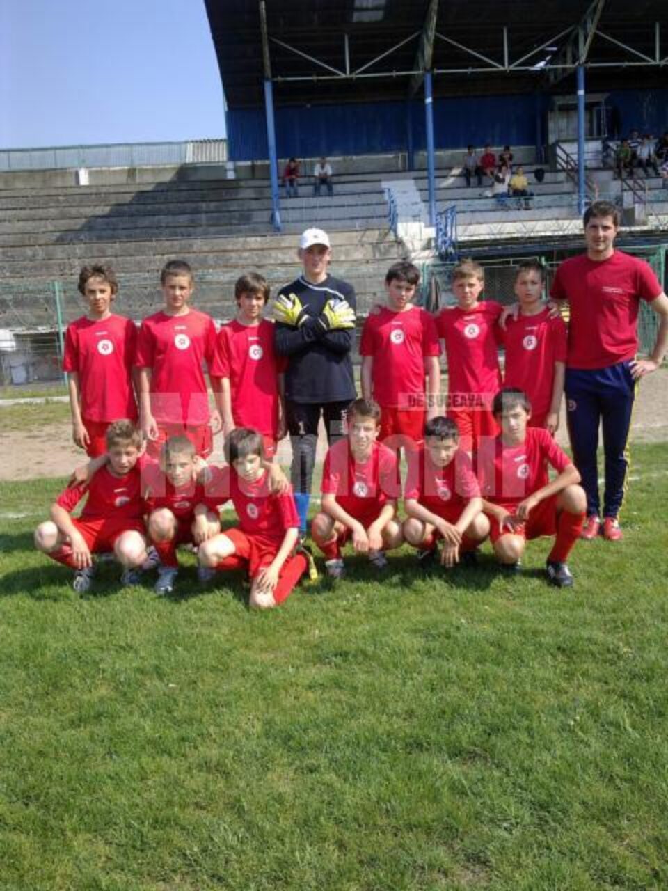 Tinerii fotbaliști antrenați de Adrian Cerlincă au avut parte de adversari puternici la turneul de la Piatra Neamț