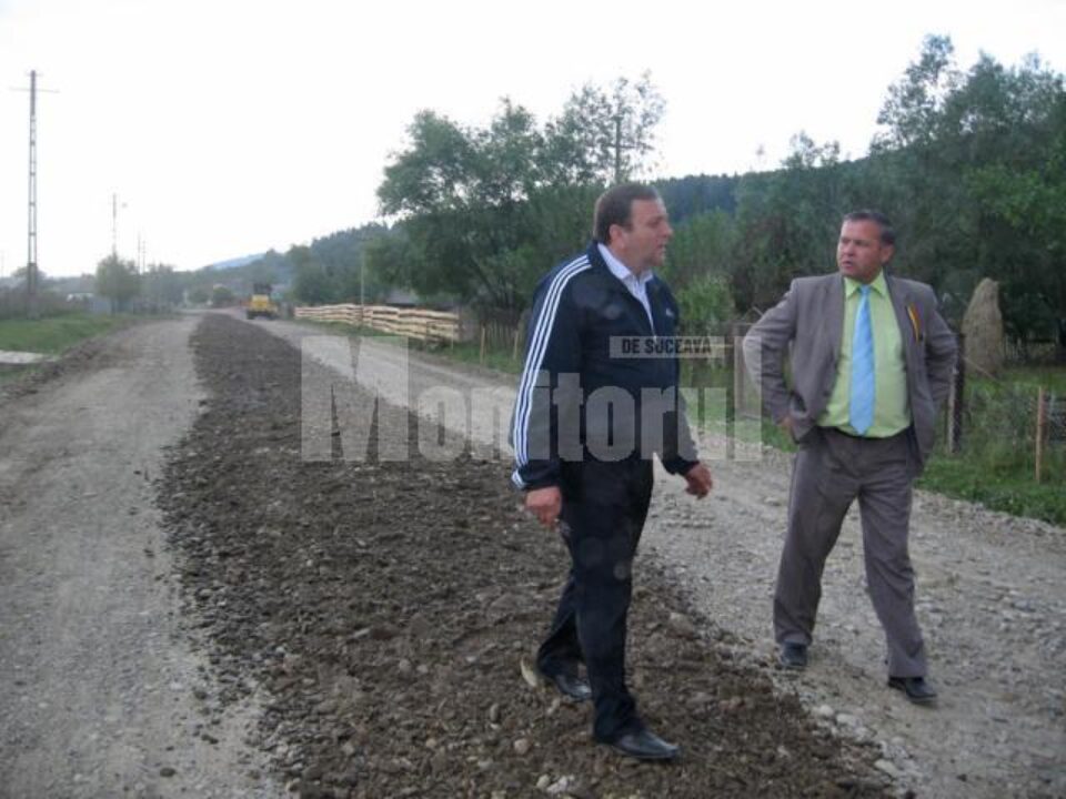 Flutur a solicitat autorităților locale, dar și cetățenilor să se ocupe de repararea gardurilor și de întreținerea șanțurilor pe drumul în curs de modernizare