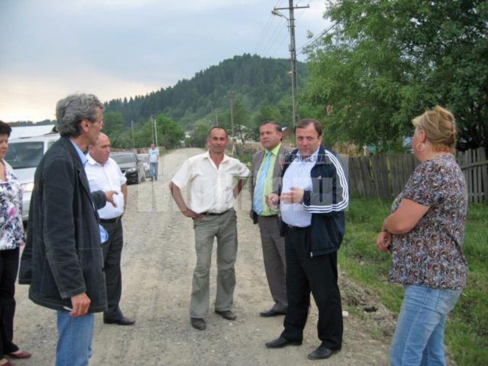Flutur a solicitat autorităților locale, dar și cetățenilor să se ocupe de repararea gardurilor și de întreținerea șanțurilor pe drumul în curs de modernizare