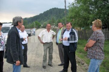 Flutur a solicitat autorităților locale, dar și cetățenilor să se ocupe de repararea gardurilor și de întreținerea șanțurilor pe drumul în curs de modernizare