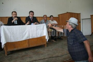 Întâlnire în van între autorități și proprietarii de terenuri de la Șcheia