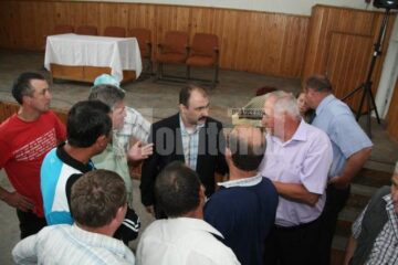 Întâlnire în van între autorități și proprietarii de terenuri de la Șcheia