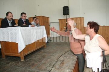 Întâlnire în van între autorități și proprietarii de terenuri de la Șcheia