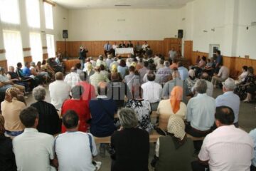 Întâlnire în van între autorități și proprietarii de terenuri de la Șcheia