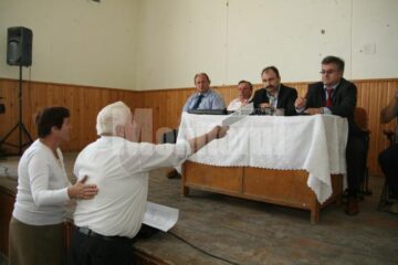 Întâlnire în van între autorități și proprietarii de terenuri de la Șcheia