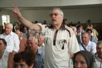 Întâlnire în van între autorități și proprietarii de terenuri de la Șcheia