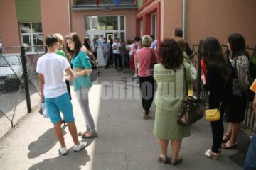 Părinți așteptând